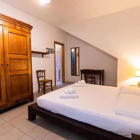 Theo'S Rooms أولبيا المظهر الخارجي الصورة