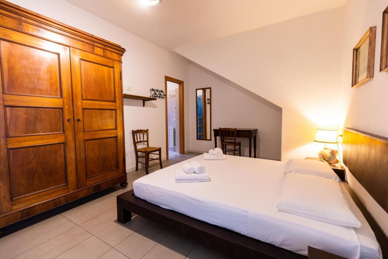 Theo'S Rooms أولبيا المظهر الخارجي الصورة